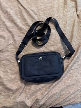 lululemon athletica Black Compact Crossbody Belt Bag